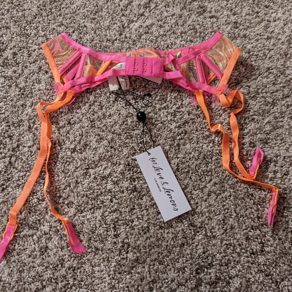 For love and lemons garter - Picture 3 of 4